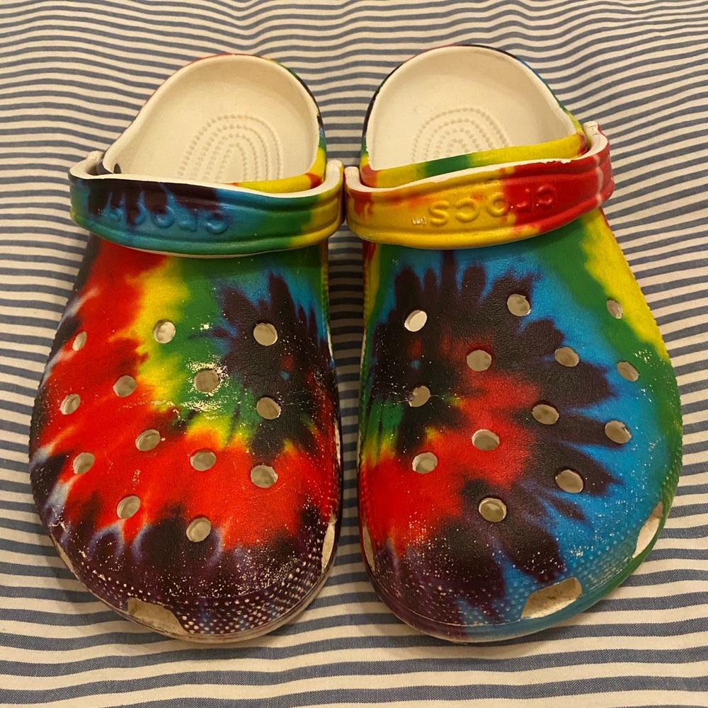 Men’s 8 Women’s 10 Rainbow Crocs